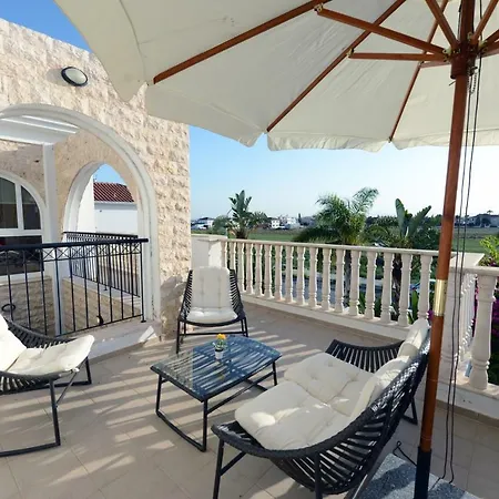 Karythia Villa Pyla Dış mekan fotoğraf