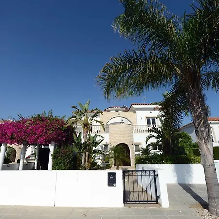 Karythia Villa Pyla Dış mekan fotoğraf