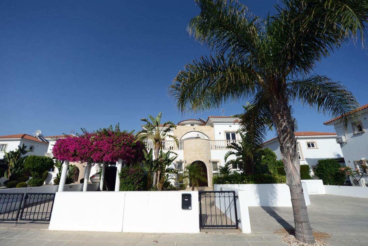 Villa Karythia *